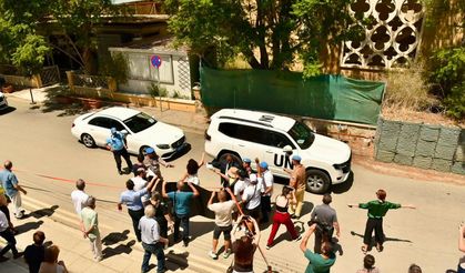 Birleşik Kıbrıs- İki Toplumlu Barış İnsiyatifi Dayanışma Evi önünde pankart açtı