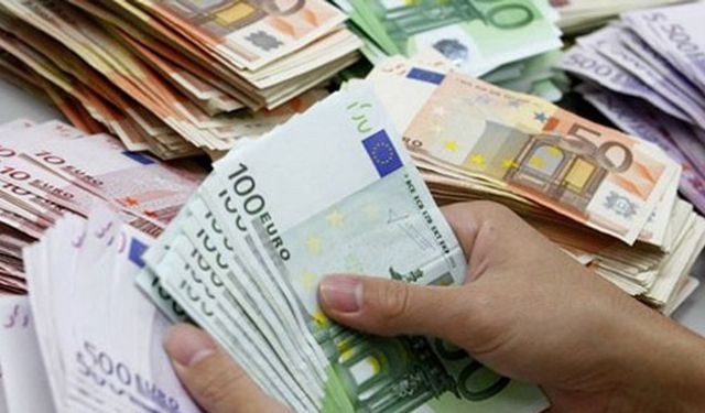 Güney Kıbrıs'ta Her 10 Kişiden 7’si Maaşından Şikayetçi!