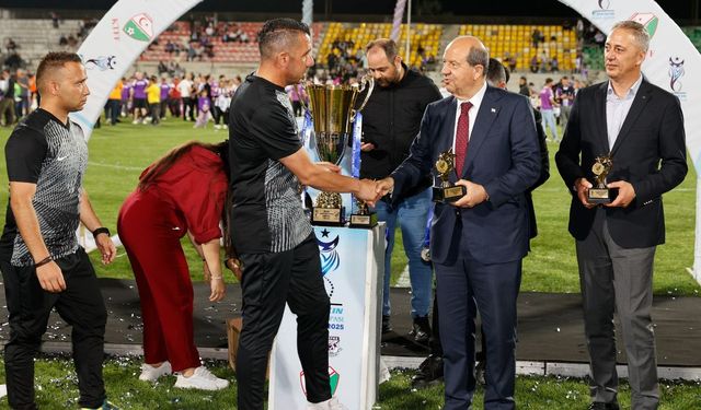 Cumhurbaşkanı Ersin Tatar, Daikin Kıbrıs Kupası'nı Lefke’ye takdim etti