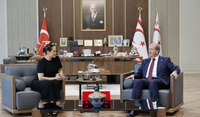 Cumhurbaşkanı Ersin Tatar, sanatçı Hülya Avşar’ı kabul etti