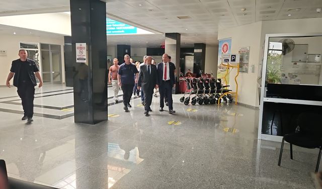 Cumhurbaşkanı Tatar, kazada yaralanan öğrencileri ziyaret etti