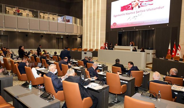 Genel Kurulda oturuma 10 dakika ara verildi