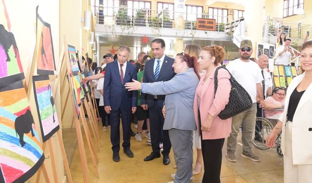ÖZEL GEREKSİNİMLİ GENÇLERDEN " HAYATIN RENKLERİ" SERGİSİ