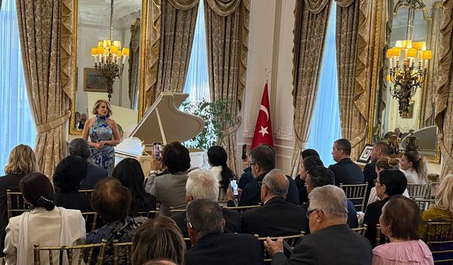 Piyanist Rüya Taner, Londra’da konser verdi