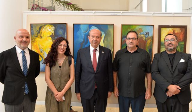 Tatar, sanat sergisine katıldı