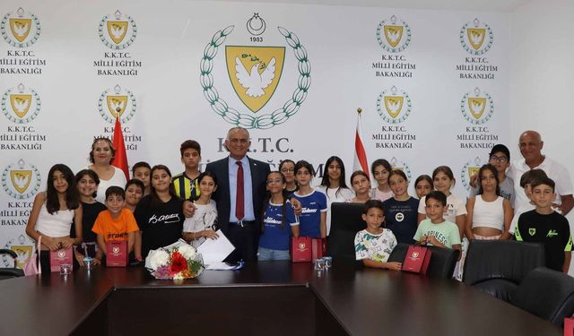 Çavuşoğlu, Dört İşlem Eğitim Merkezi öğrenci ve öğretmenlerini kabul etti