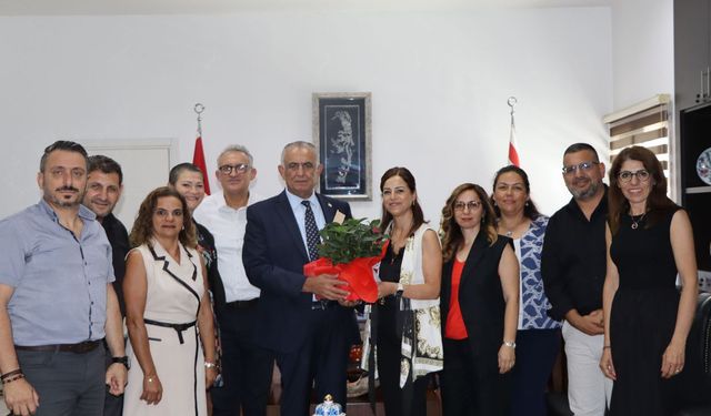 Çavuşoğlu, Yön-Der ve beraberindeki okul yöneticileri kabul etti