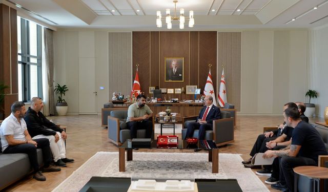 Cumhurbaşkanı Tatar, Gençlik Gücü Spor Kulübü yönetimini kabul etti