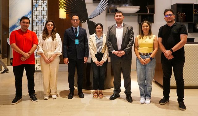 Gençlik Federasyonu heyeti Azerbaycan’daki etkinliklere katılmak amacıyla Bakü’ye gitti