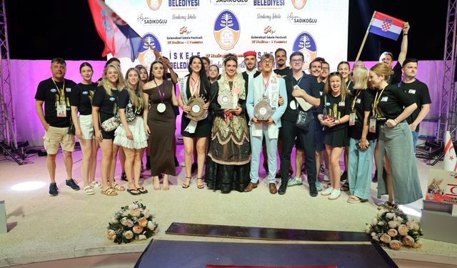 İskele Festivali'nde halk dansları gösterisi ve yarışmaları yapıldı