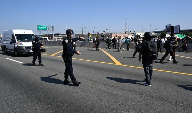 Los Angeles'ta sokağa çıkma yasağı ilan edildi