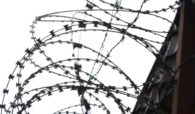 Pakistan'da depremin ardından 200'den fazla mahkum firar etti