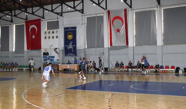 Üçüncü Eybil Efendi Polis Futsal Turnuvası başladı