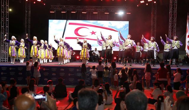 İskele Belediyesi KKTC'yi Samsun'da düzenlenen halk oyunları festivalinde temsil etti