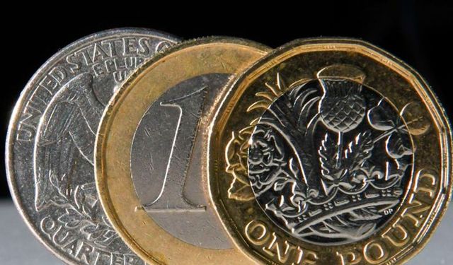 Sterlin 54,60 TL, euro 47,75 TL, dolar 40,63 TL'den işlem görüyor