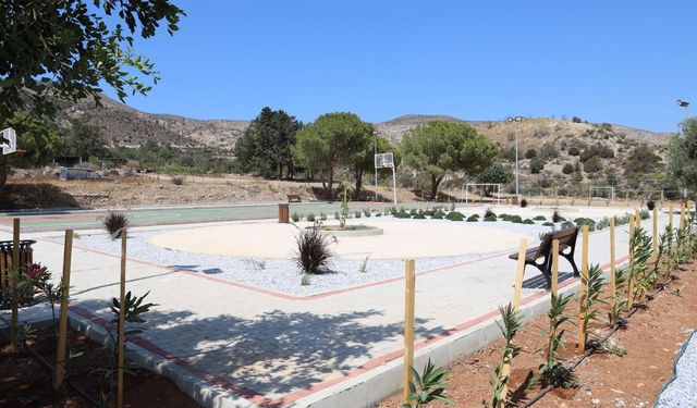 İskele Belediyesi’nden Ağıllar köyüne çok amaçlı sosyal ve spor alanı