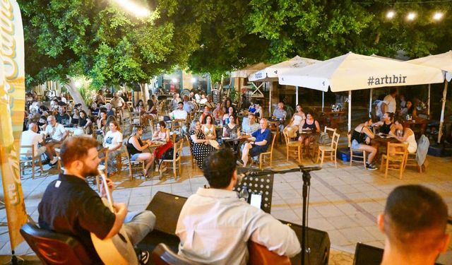 LTB Akustik Sahne konserleri kapsamında Grup Reva sahne aldı