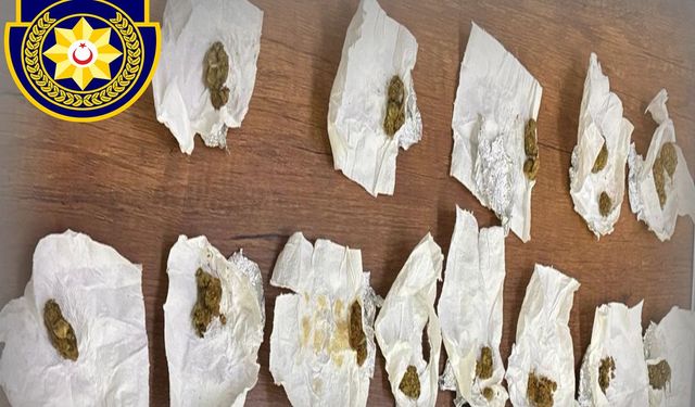 Polisin şüphe üzerinde durdurduğu araçta satışa hazır paketler halinde hintkeneviri bulundu