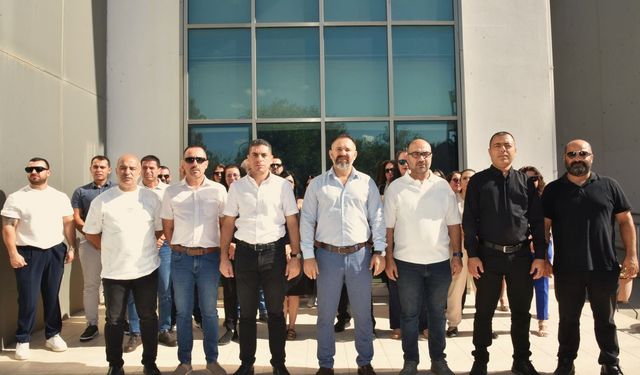 Dört sendika, Ticaret Dairesi'nde yaşanan sıkıntılar nedeniyle basın açıklaması yaptı