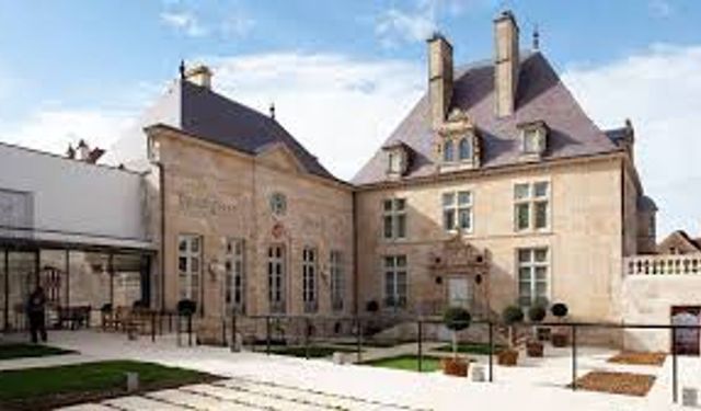 Fransa'da Louvre'un ardından Denis Diderot müzesi de soyuldu