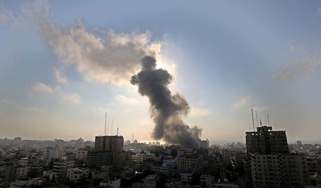 İsrail, Hamas'ın ateşkesi ihlal ettiği gerekçesiyle Gazze'deki Refah'ı savaş uçaklarıyla vurdu