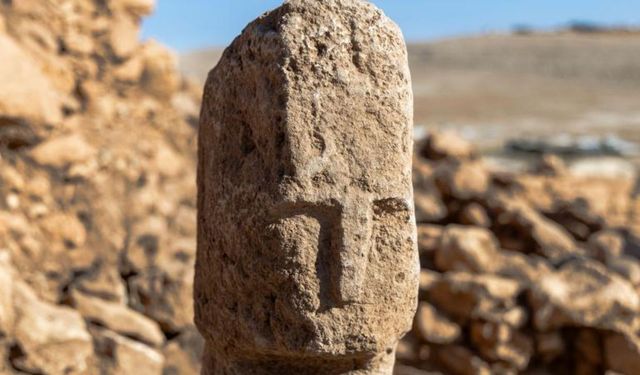 Karahantepe'de kazılarda ilk kez insan yüzlü dikili taş bulundu