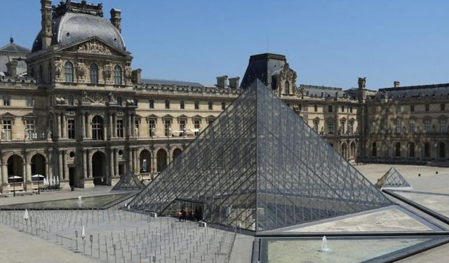Louvre'dan 88 milyon euroluk mücevher çalındı