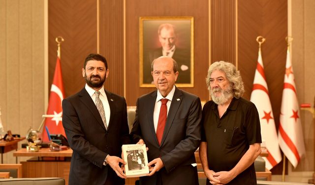 Tatar'a, 'Bir Çocuk Selamından Devletin Bayrağına:(1)' kitabı takdim edildi