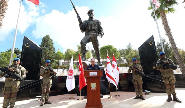 TC Milli Savunma Bakanlığı, haftalık basın bilgilendirme toplantısını Girne Boğaz Şehitliği'nde yaptı