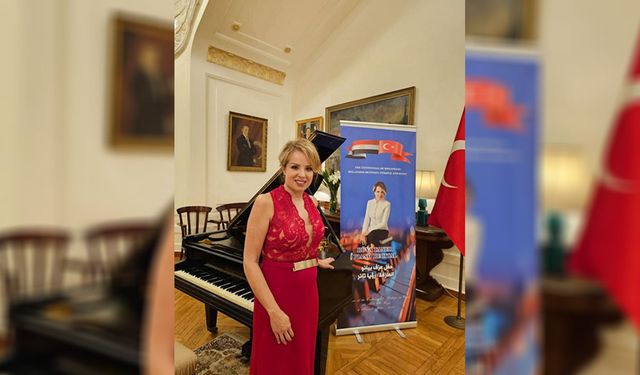 Piyanist Rüya Taner, Kahire'deki resitalde sanatseverlerle buluştu