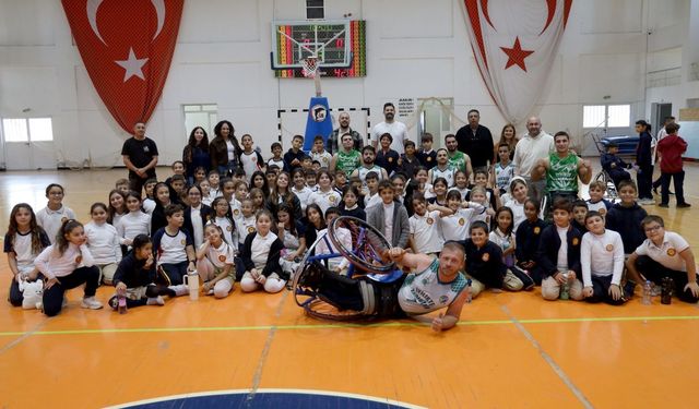 KKTC Vakıflar Tekerlekli Sandalye Basketbol Takımı İskele'de farkındalık maçına çıktı