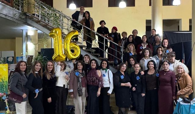 'Mavinin 16 Yıllık Yolculuğu' sergisi açıldı