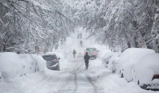 ABD'deki kar fırtınası hayatı durma noktasına getirdi