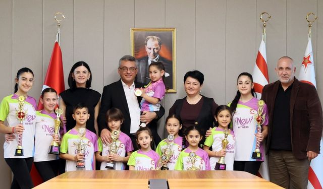 Cumhurbaşkanı Tufan Erhürman, KKTC Halter ve Vücut Geliştirme Federasyonu ve Nev Çocuk Fitness sporcularını kabul etti
