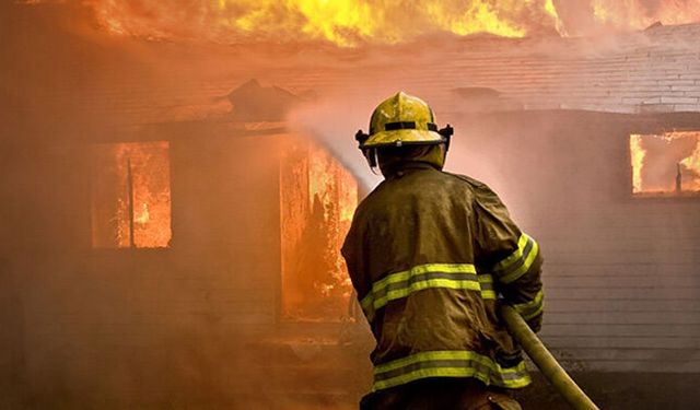 Lapta'da gaz ocağı üzerinde unutulan tencere yangına sebep oldu