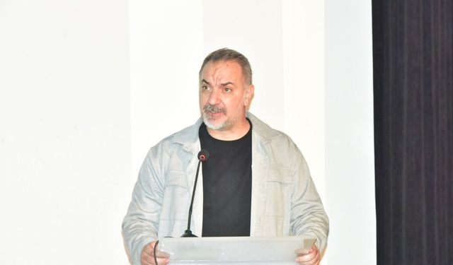 Soyalan: 'Tiyatro, insanın insana ayna tuttuğu en yaratıcı alanlardan biridir'