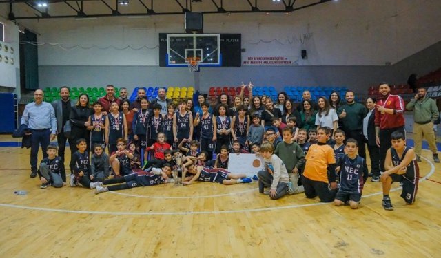 YDİ Namağlup Şampiyon