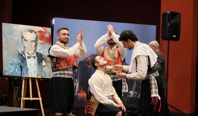 Gazimağusa Belediyesi Halk Dansları Topluluğu, KKTC'yi temsilen Berlin'de sahne aldı