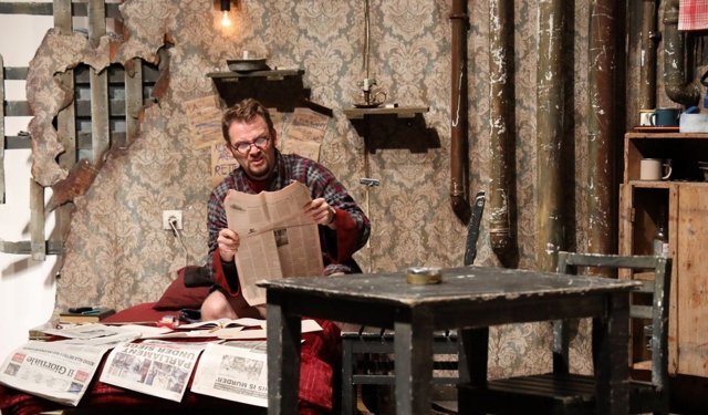 İskele Belediyesi 4. Tiyatro Günleri kapsamında 'Sığıntılar' adlı oyun sahnelendi