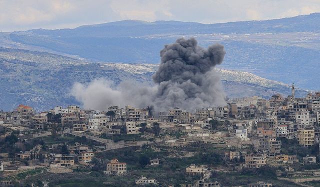 İsrail: 'Lübnan'ın güneyindeki Bint Cubeyl'de kuşatmayı tamamladık'