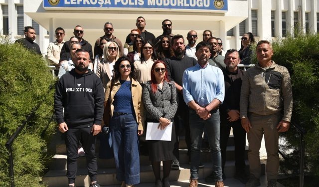 KTOEÖS Lefkoşa Polis Müdürlüğü önünde basın açıklaması yaptı