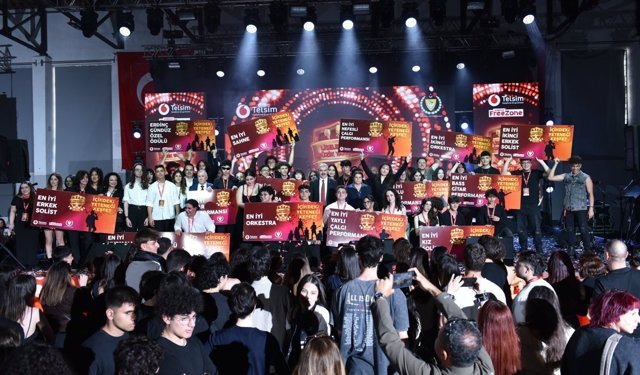 Telsim Freezone 12. Liselerarası Müzik Yarışması'nın büyük ödülü Levent Koleji'nin oldu