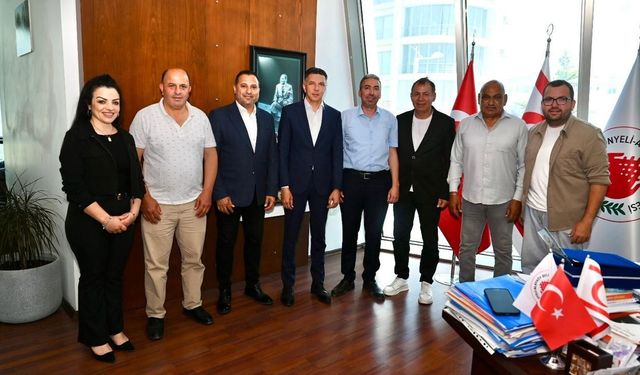 Gönyeli Alayköy Belediye Başkanı Amcaoğlu, KTSYD heyeti ile bir araya geldi