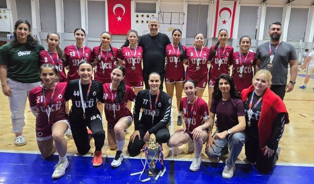KKTC Hentbol Süper Ligi'nde Üçüncülük Kupalari Sahiplerini Buldu