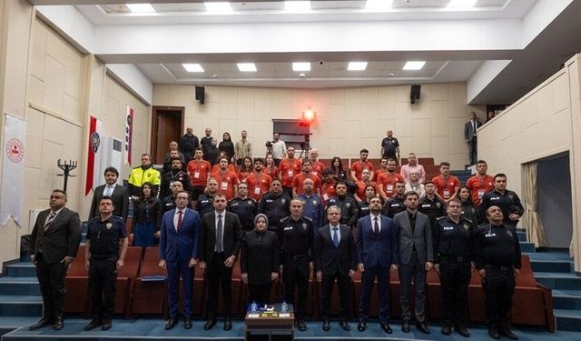 KKTC'den gazeteciler, Ankara'da düzenlenen savaş muhabirliği eğitimine katılıyor
