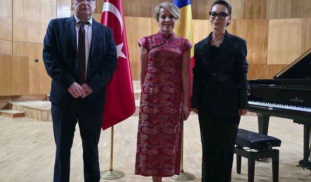 Piyanist Rüya Taner, Köstence'de piyano resitali verdi