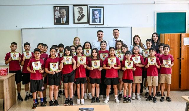 'Karlina'nın Hikayesi' öğrencilere karne hediyesi olarak dağıtıldı