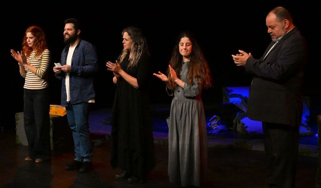 Lefkoşa Belediye Tiyatrosu'nun 'Yanlışlık' adlı oyunu 22. Kıbrıs Tiyatro Festivali'nde prömiyerini yaptı