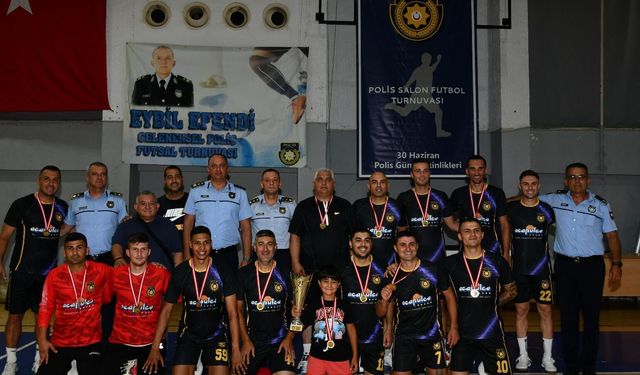 4'üncü Eybil Efendi Polis Salon Futbol Turnuvası'nın şampiyonu Girne Polis Müdürlüğü takımı oldu