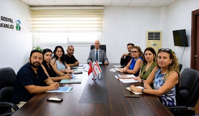 BAKAN HASİPOĞLU: 'YENİ ECZACILAR BİRLİĞİ YÖNETİMİYLE YENİ BİR SAYFA AÇIYORUZ'